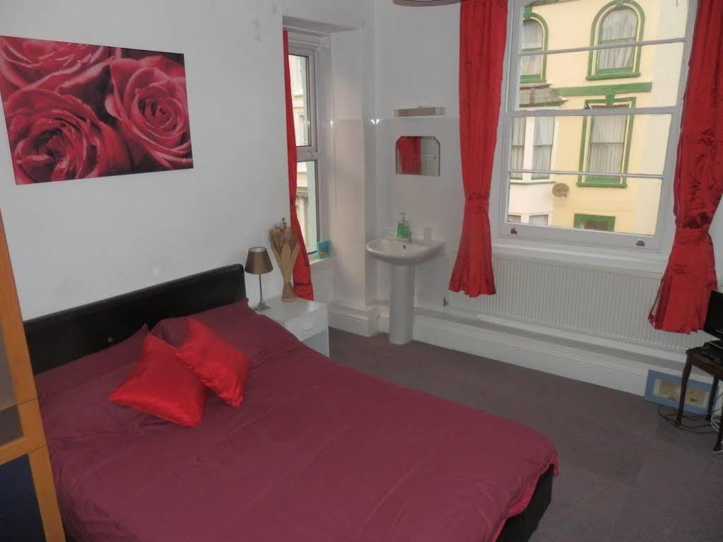 Ocean Backpackers Self-Catering Hostel Ilfracombe Exterior foto